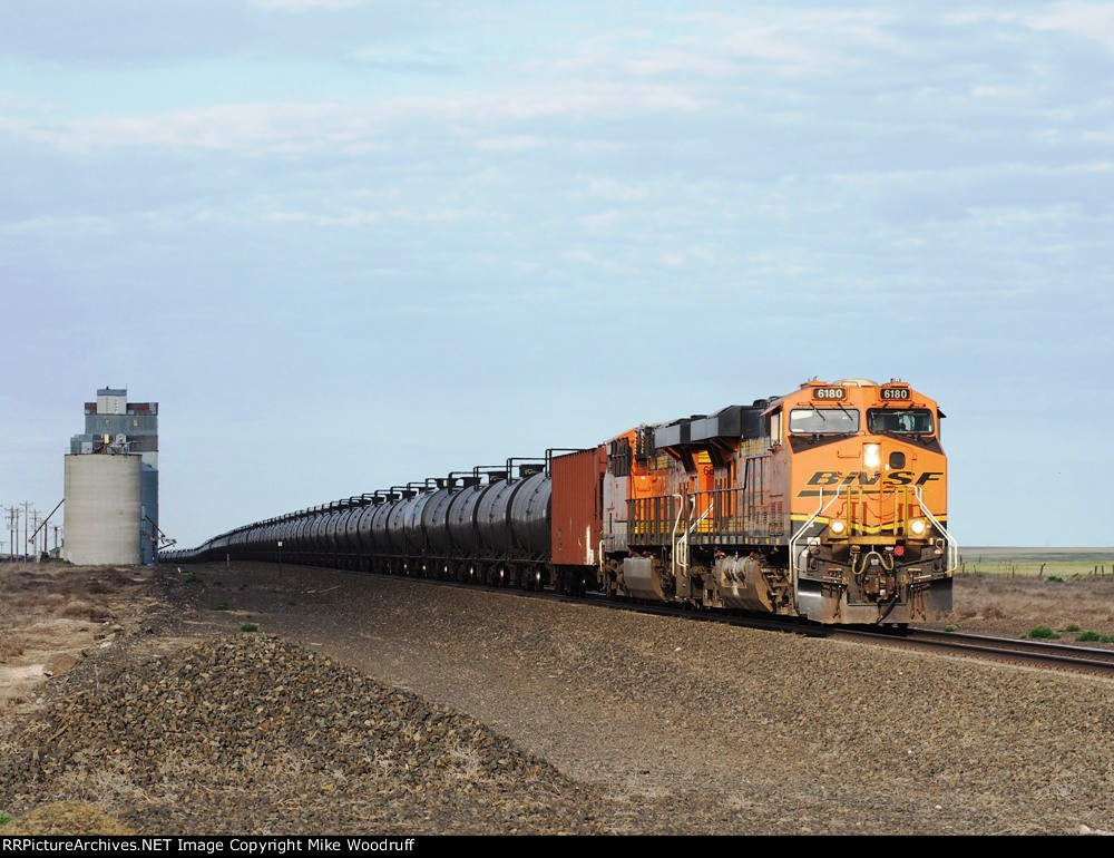 BNSF 6180